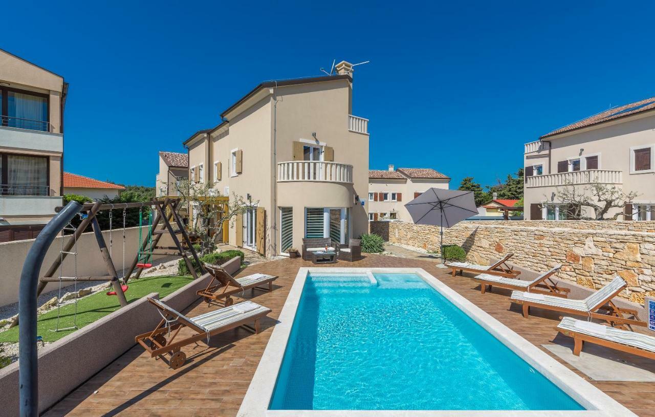 6-Bedroom Villa Chiara With Sea View Premantura Buitenkant foto